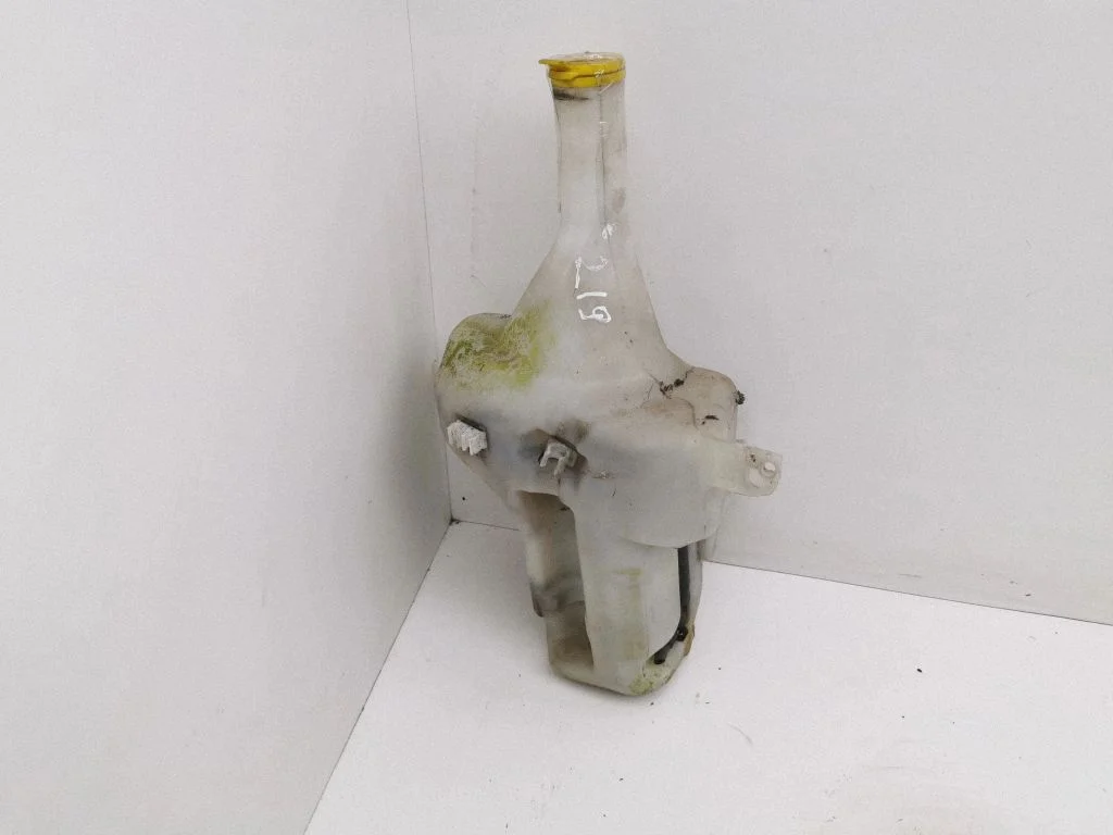 Windshield washer fluid reservoir/tank