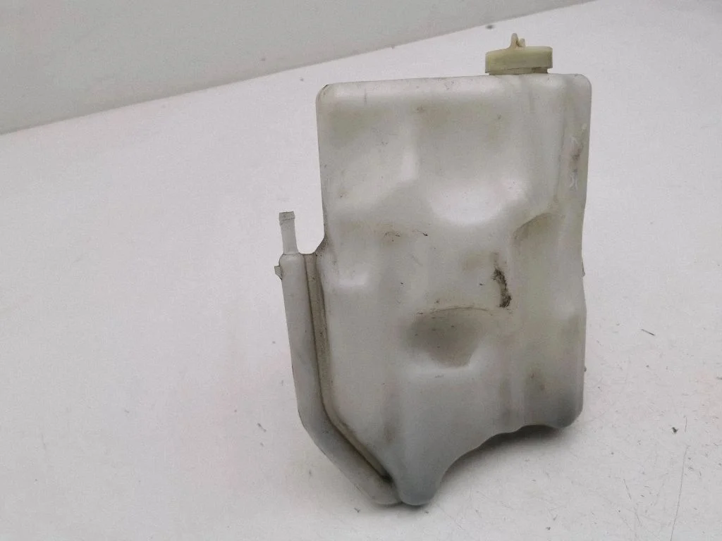 Windshield washer fluid reservoir/tank