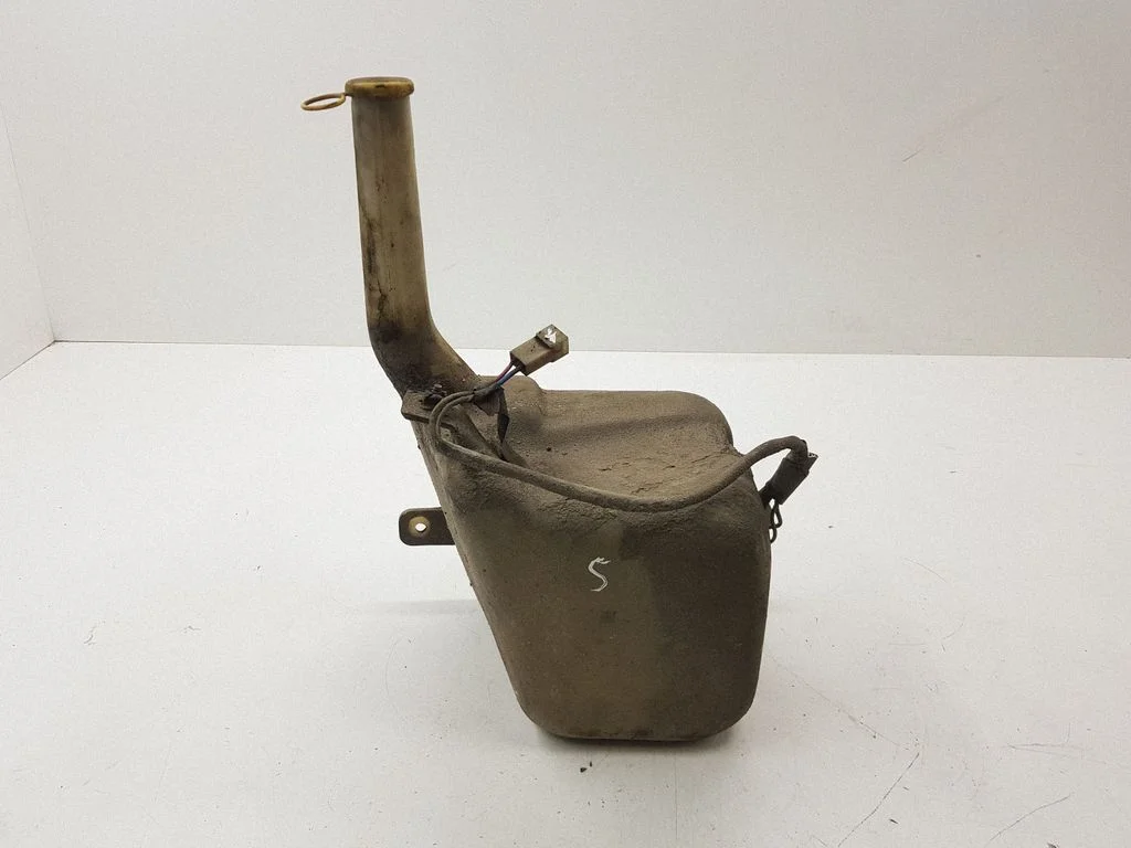 Windshield washer fluid reservoir/tank