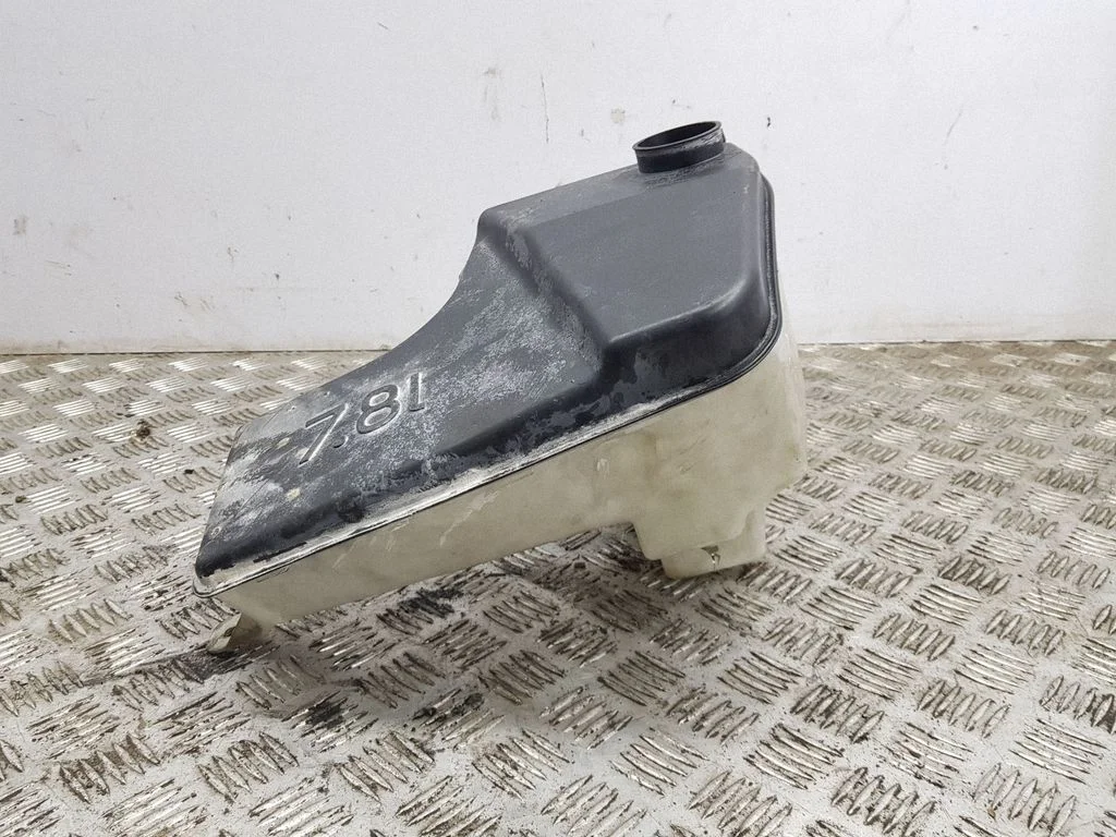 Windshield washer fluid reservoir/tank 8252736