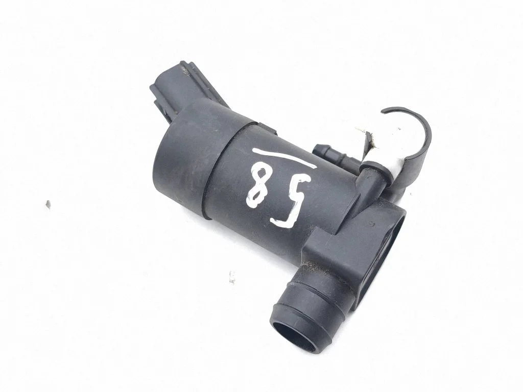 Windscreen/windshield washer pump – Volvo V70 (2005-2008)