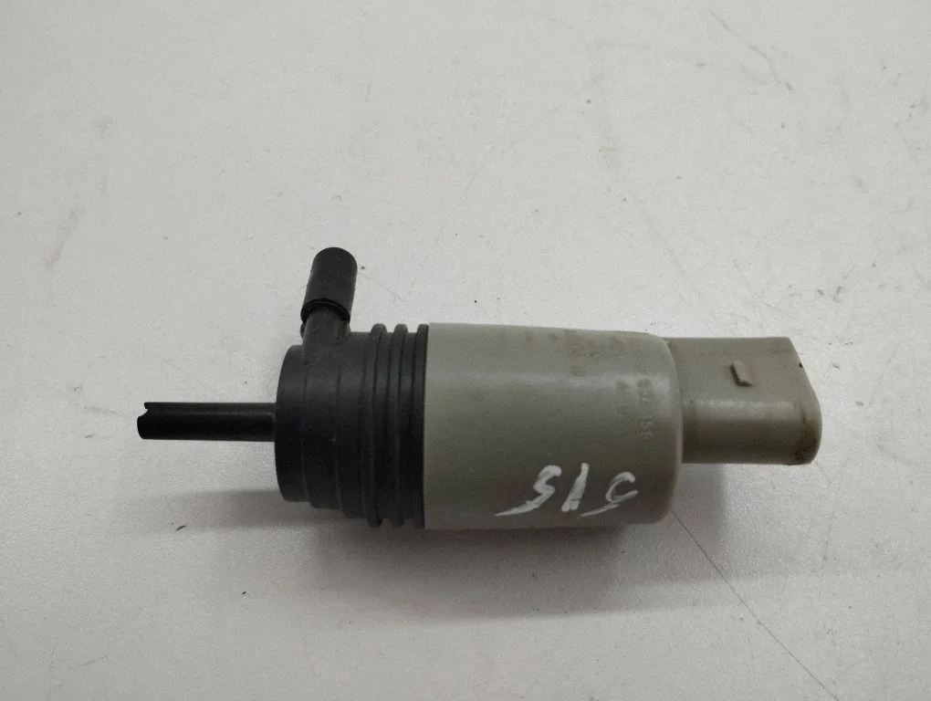 Windscreen/windshield washer pump – BMW 5 Series E60 E61 (2004-2010)