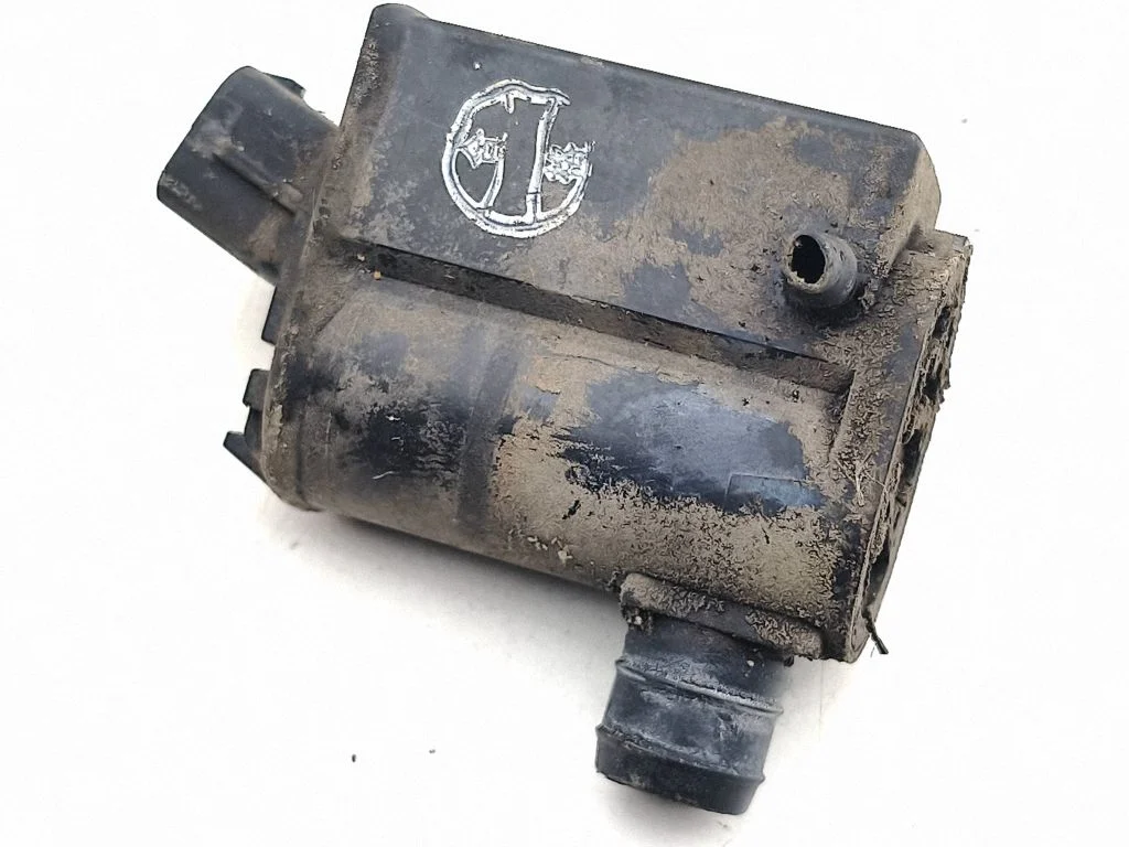 Klaasipesuvedeliku pump (klaaside) – Hyundai Santa Fe (2006-2012)