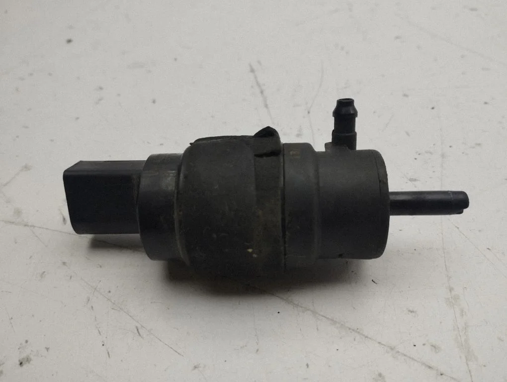 Windscreen/windshield washer pump 8K5955647