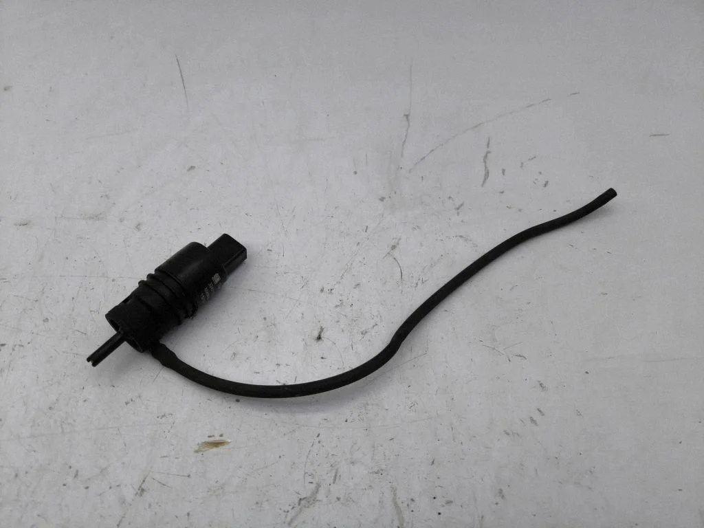 Windscreen/windshield washer pump – Opel Antara (2006-2016)