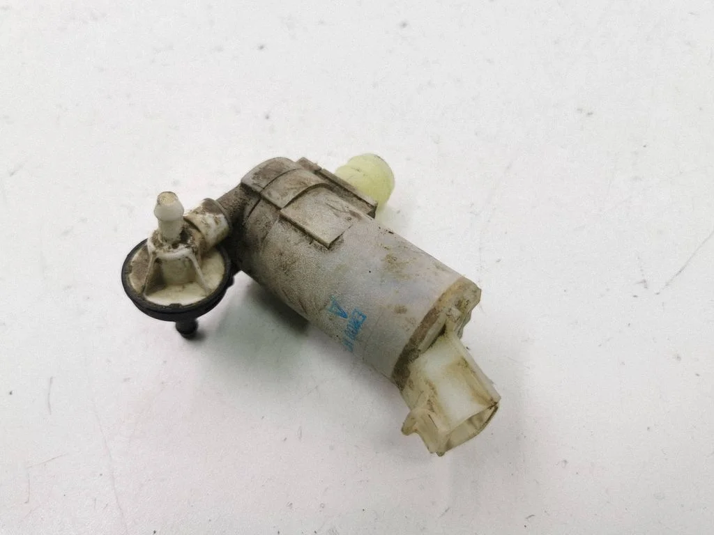 Windscreen/windshield washer pump – Saab 9-5 (1998-2005)