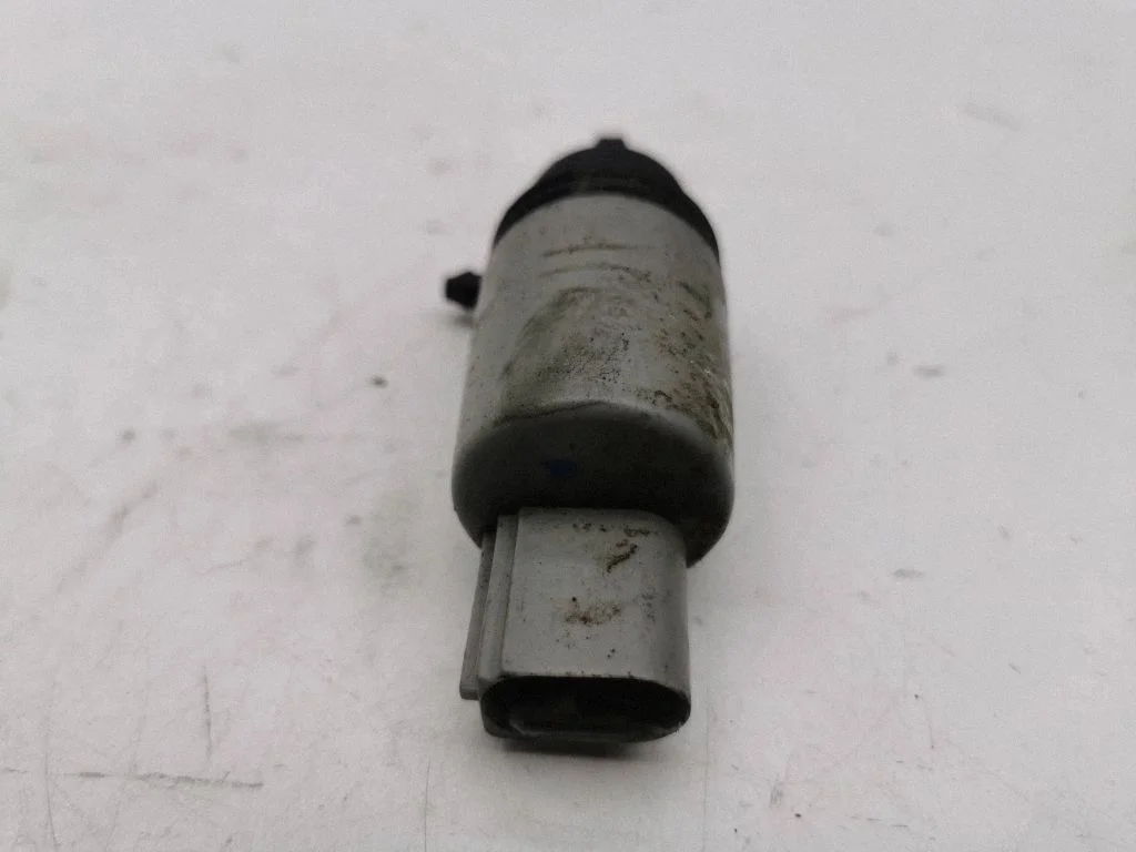 Windscreen/windshield washer pump – BMW 5 Series E60 E61 (2004-2010)