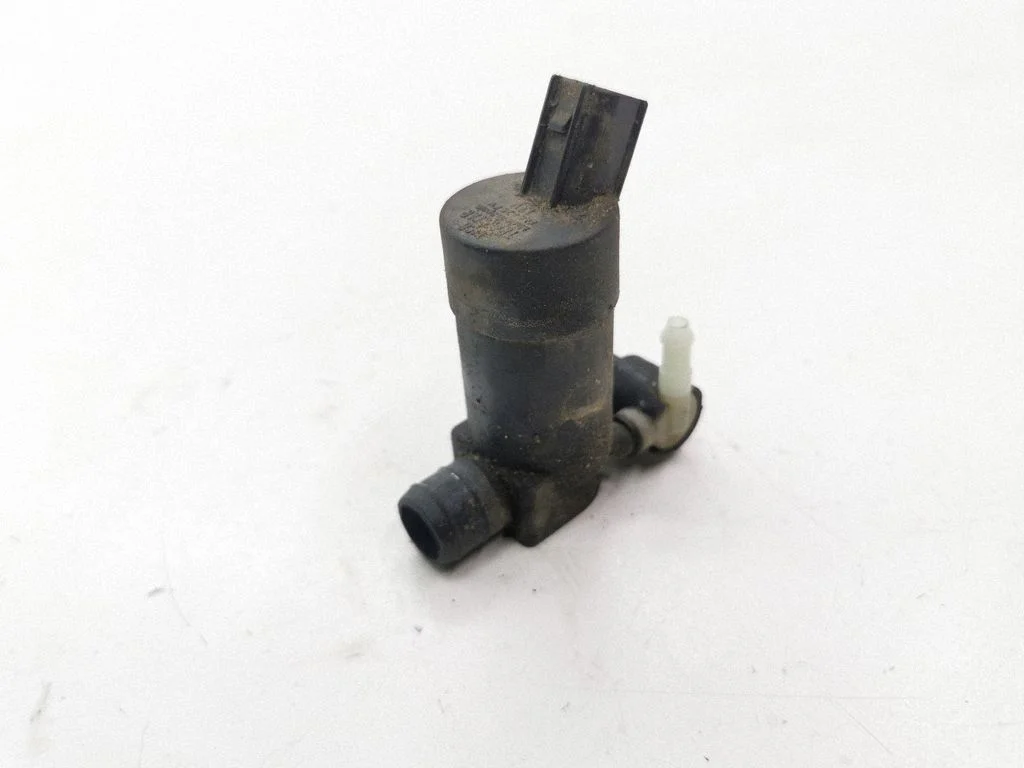Windscreen/windshield washer pump – Ford Focus C-MAX (2003-2010)