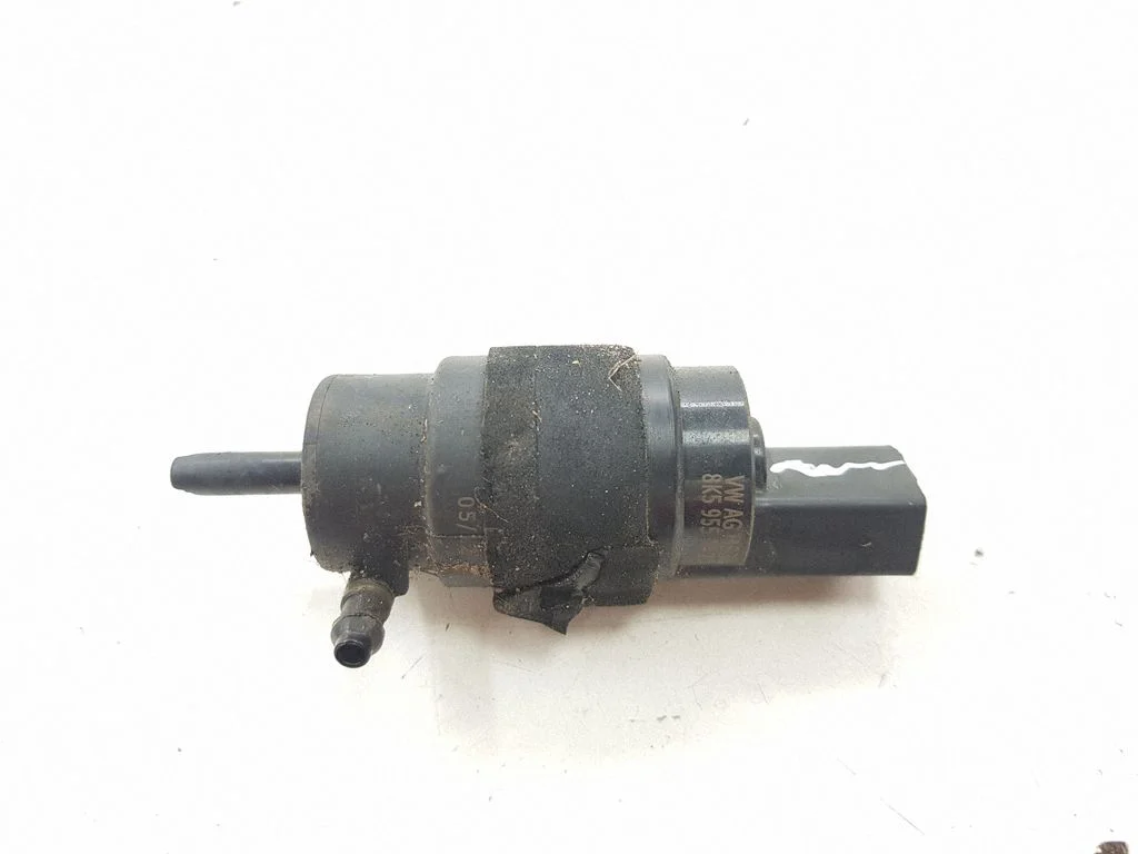 Windscreen/windshield washer pump 8K5955647