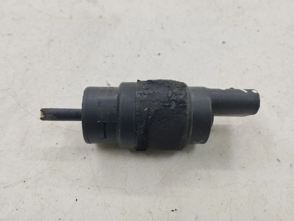 Windscreen/windshield washer pump 8K5955647