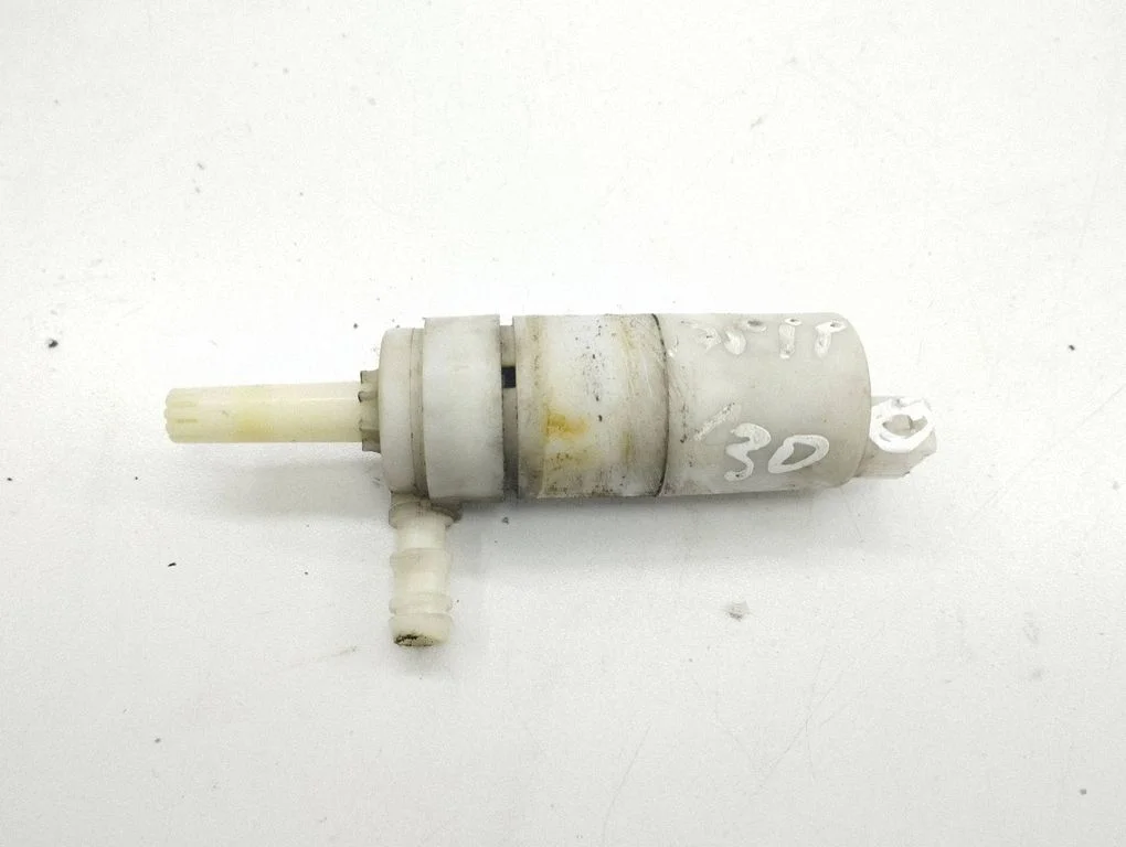 Headlight washer pump – KIA Sorento (2002-2009)