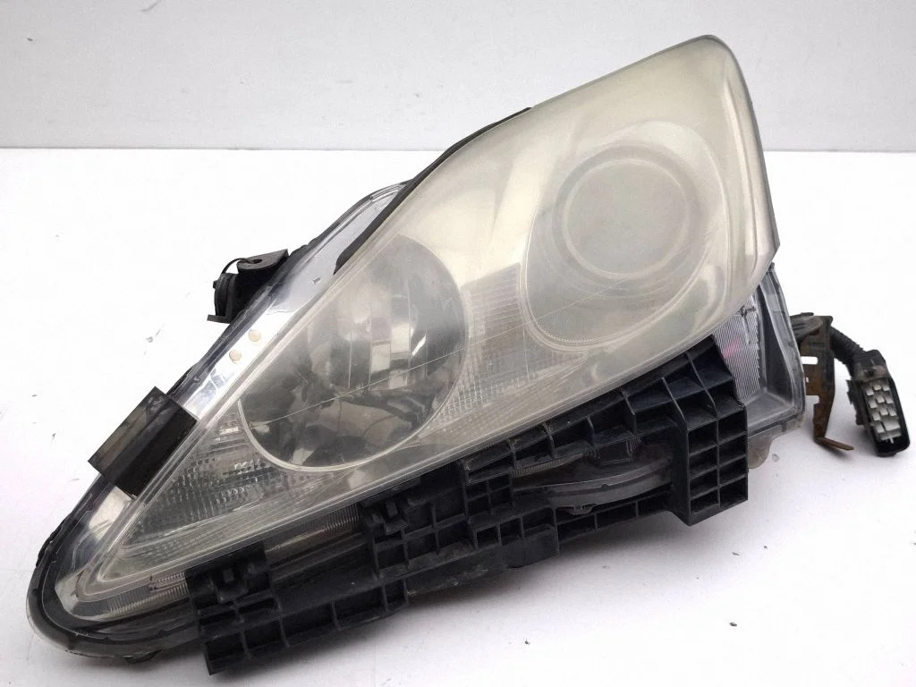 Headlight/headlamp – left