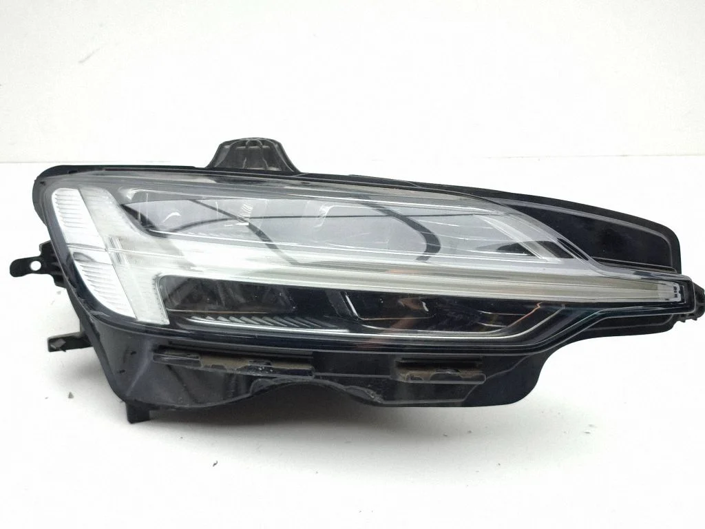 Headlight/headlamp – right