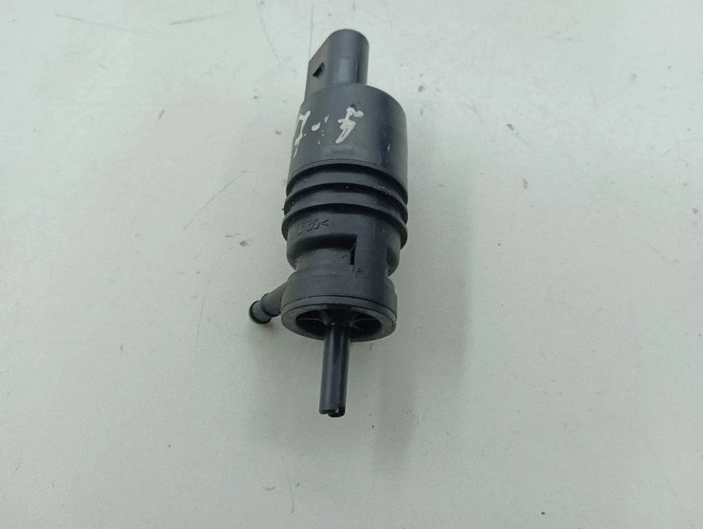 Windscreen/windshield washer pump – BMW 5 Series F10 F11 (2009-2016)