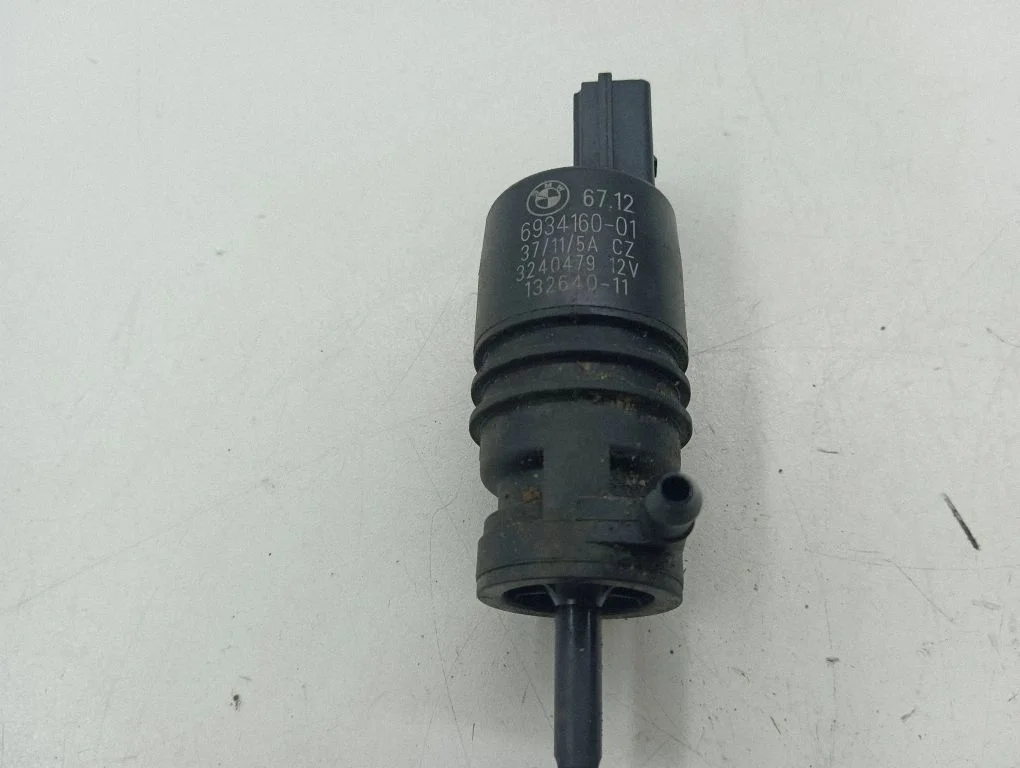 Windscreen/windshield washer pump – BMW 5 Series F10 F11 (2009-2016)