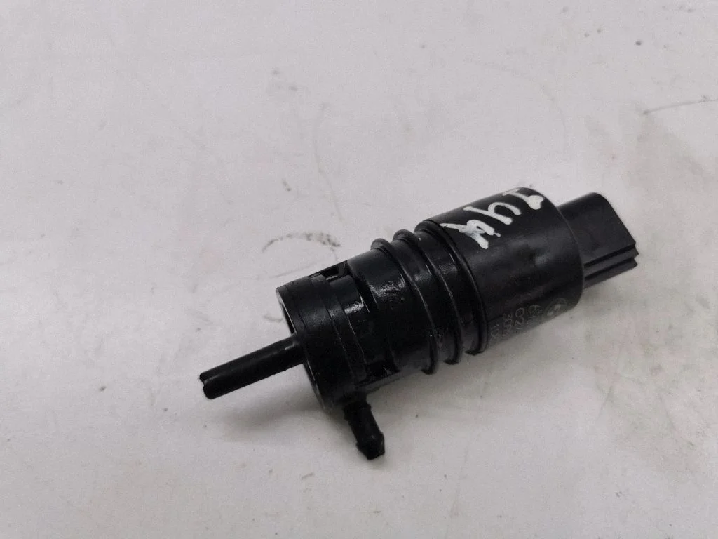 Windscreen/windshield washer pump – BMW X5 E70 (2006-2013)