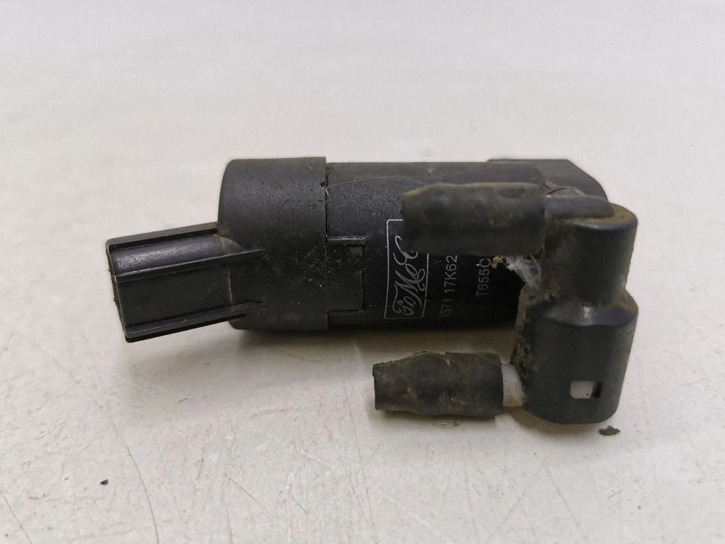 Windscreen/windshield washer pump M1200405