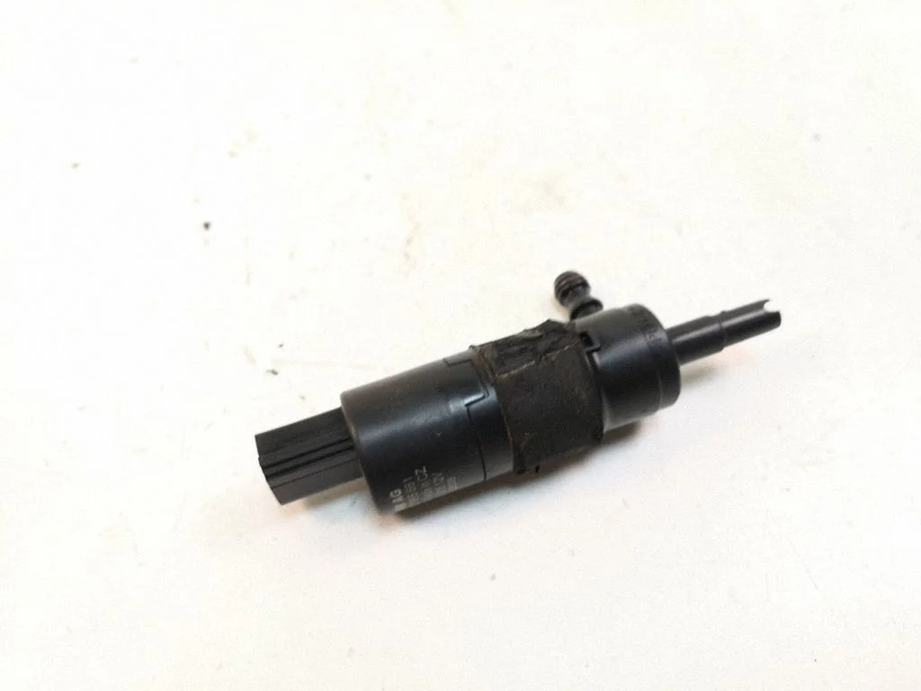 Headlight washer pump 3B7955681