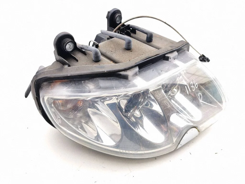 Headlight/headlamp – right