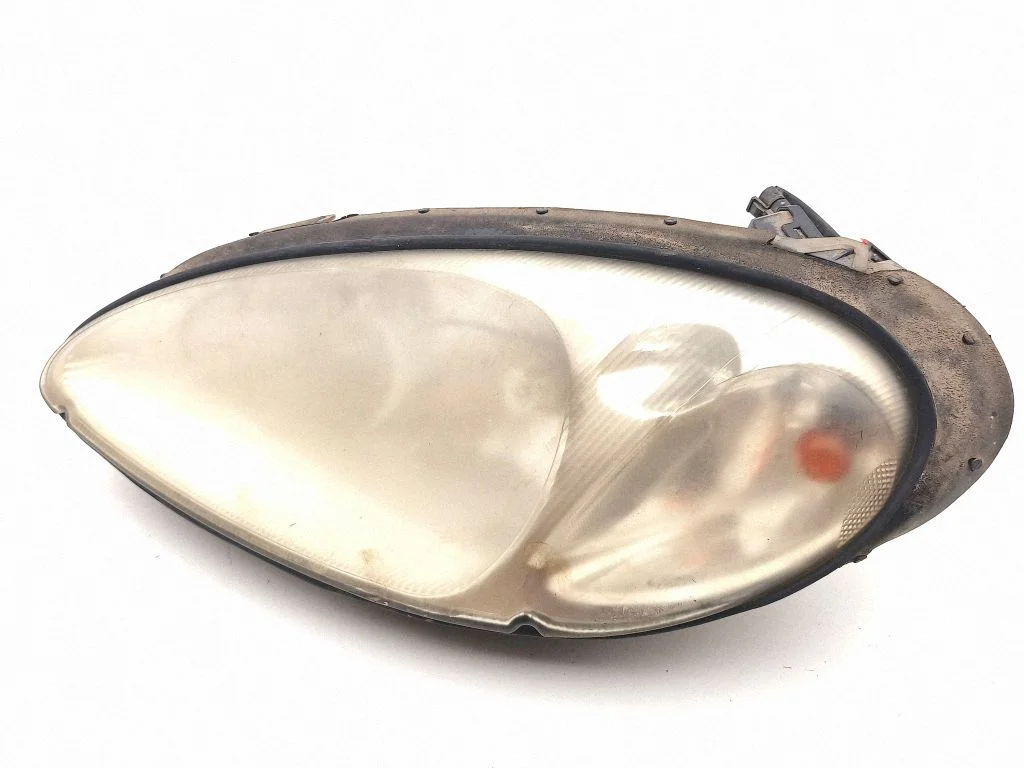 Headlight/headlamp – left
