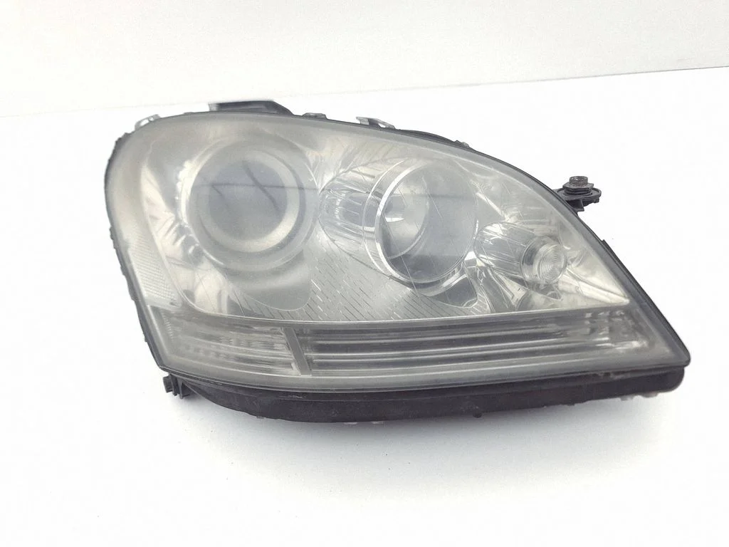 Headlight/headlamp – right