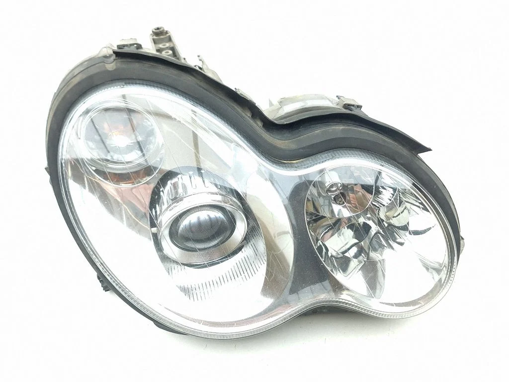 Headlight/headlamp – right