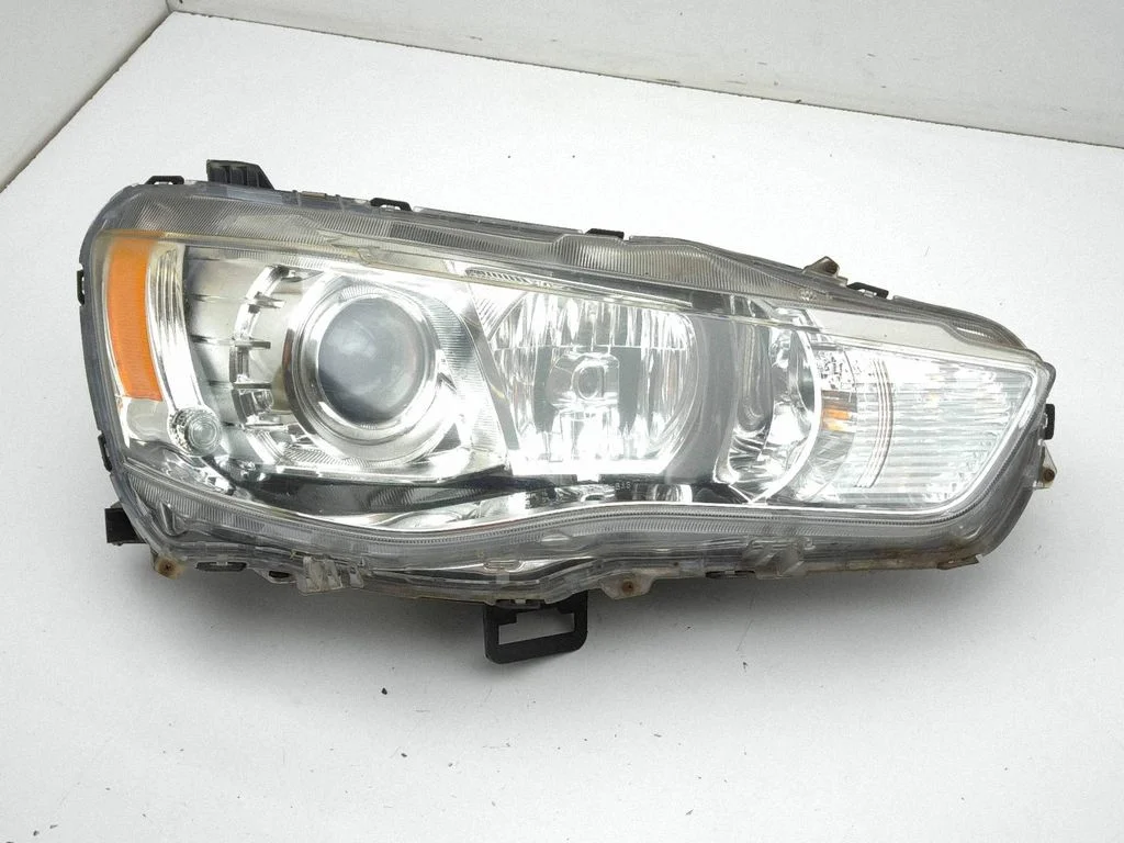 Headlight/headlamp – right