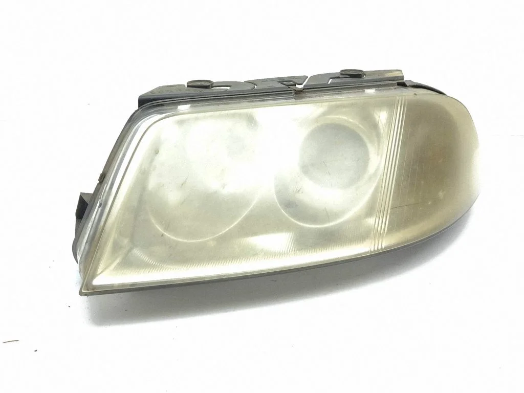 Priekšējais lukturis 3B0941015AK