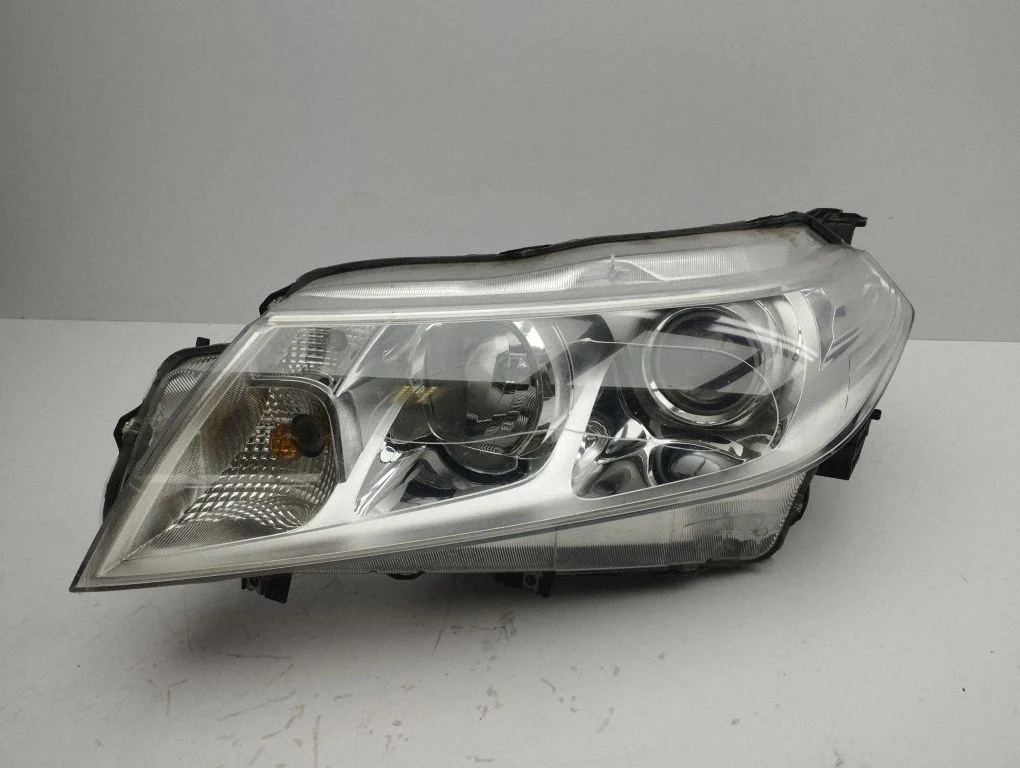 Headlight/headlamp – left