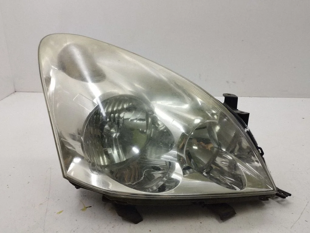 Headlight/headlamp E110683