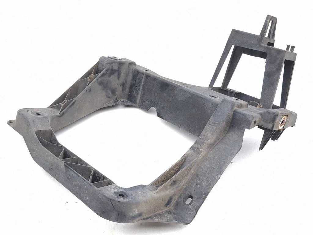 Headlight/headlamp mounting bracket T510011AD