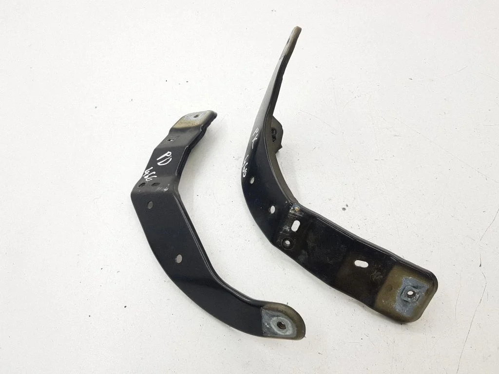 Headlight/headlamp mounting bracket 017243B01