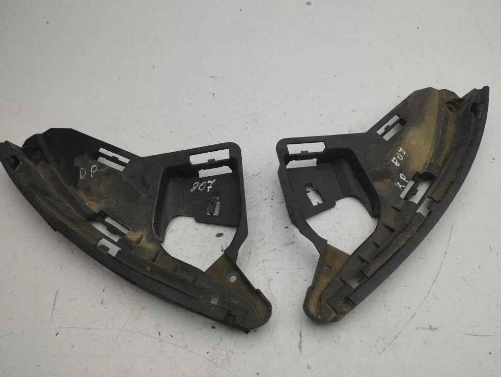 Headlight/headlamp mounting bracket 30763434