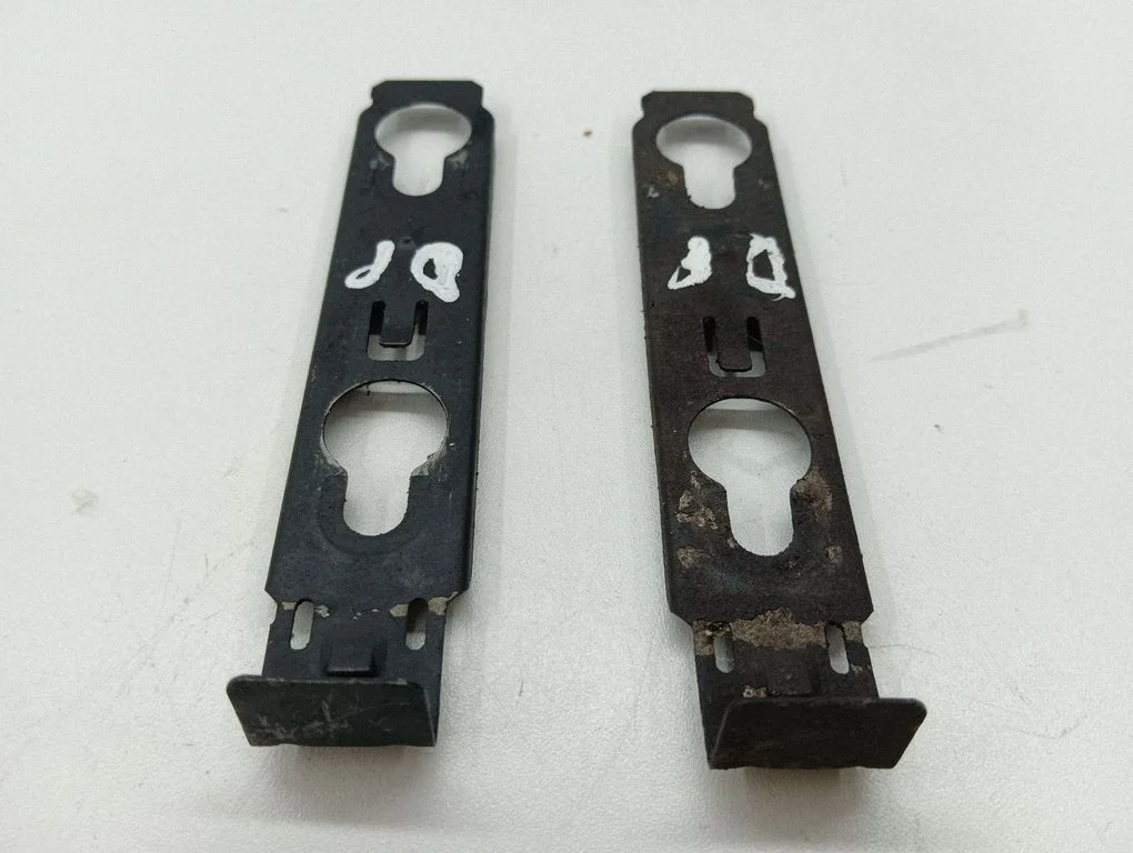 Headlight/headlamp mounting bracket – right