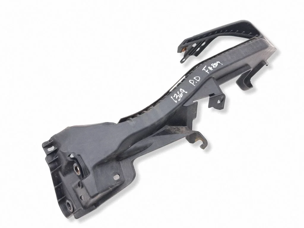 Headlight/headlamp mounting bracket 57707CA002
