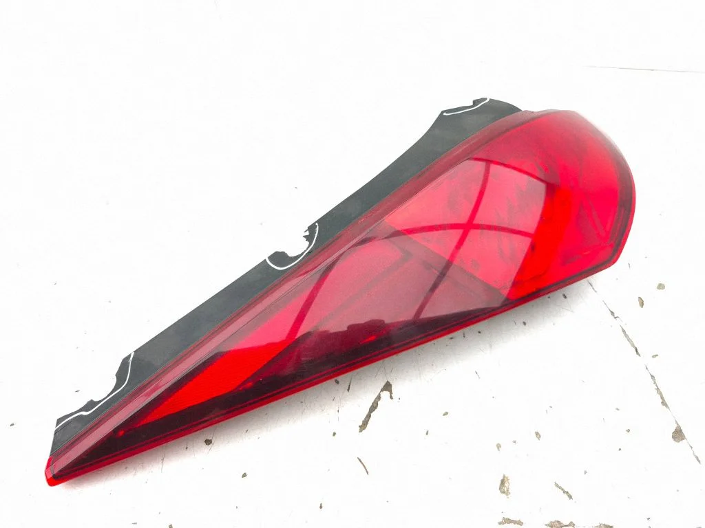 Rear/tail lights – left