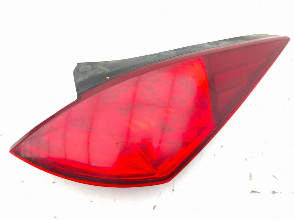 Rear/tail lights – right