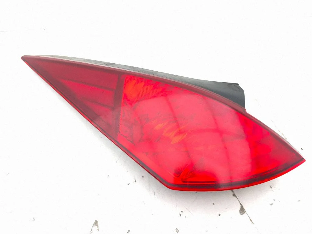 Rear/tail lights – left