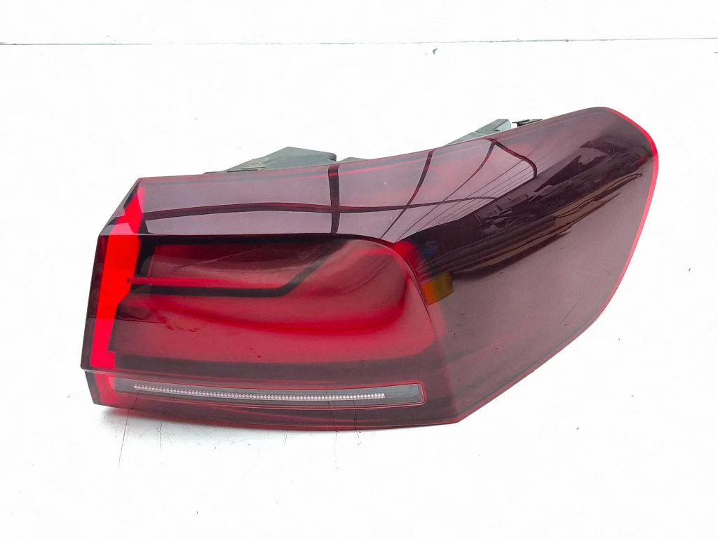 Rear/tail lights F03814000G