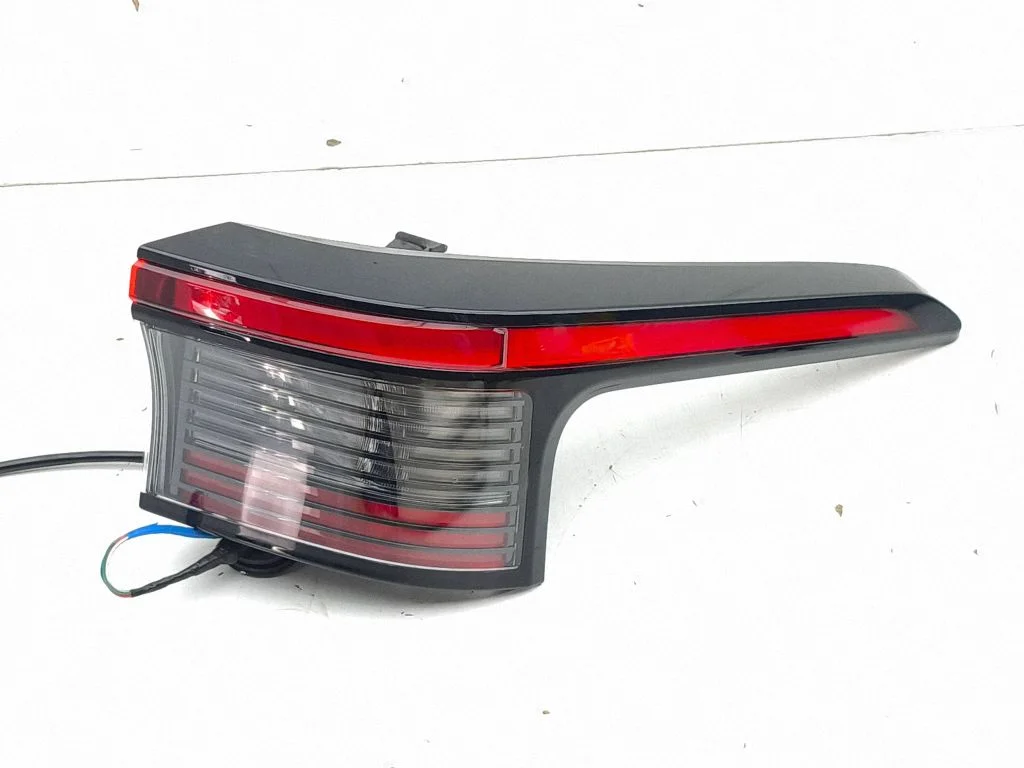 Rear/tail lights – right