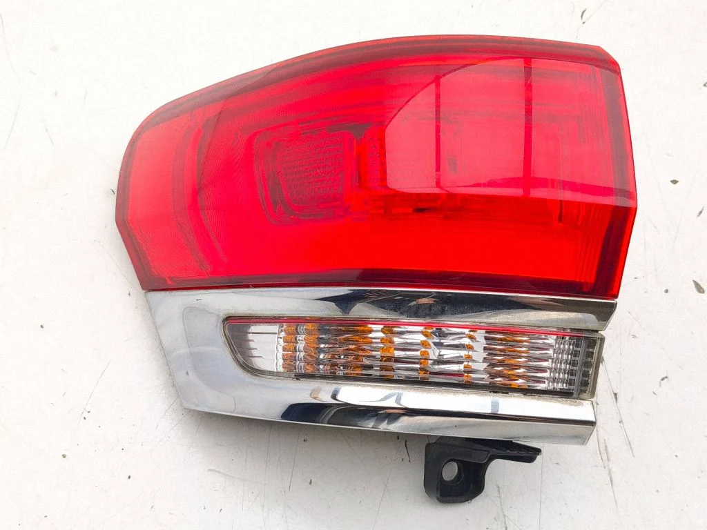 Lampa tylna w błotniku P68110001AD