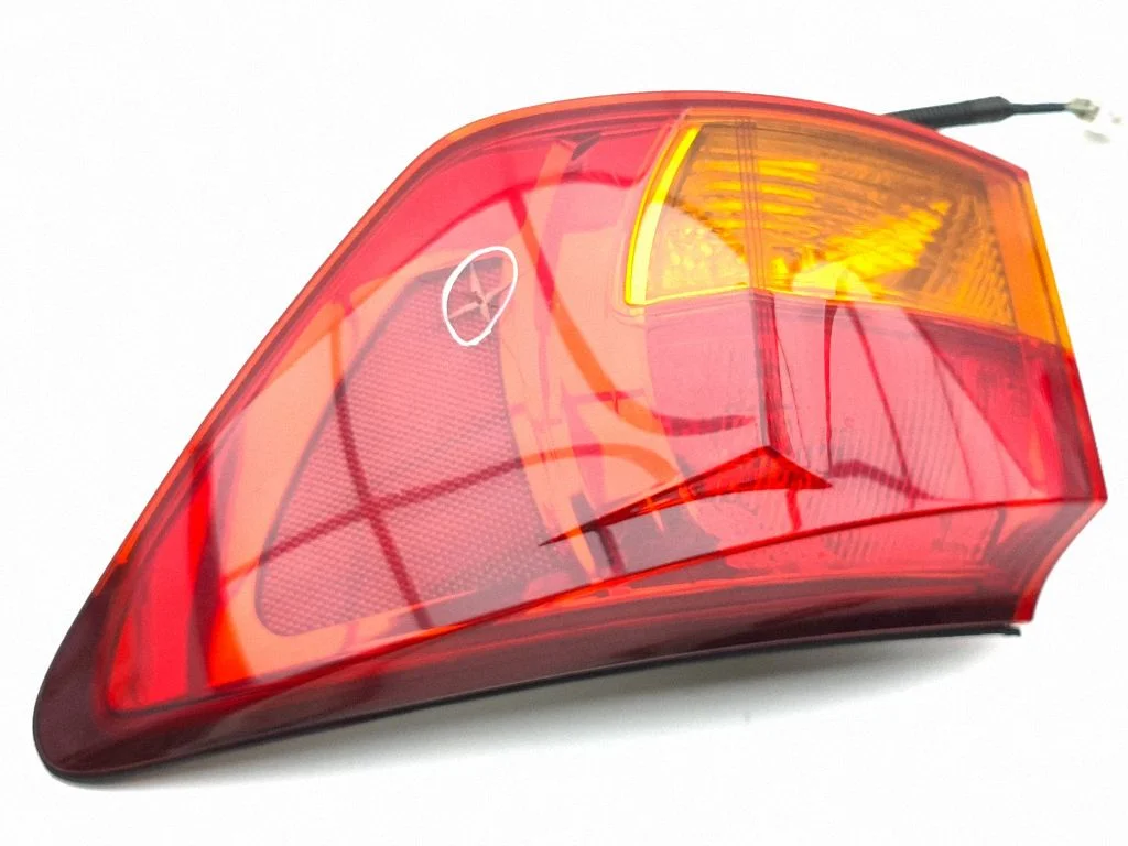 Rear/tail lights – right