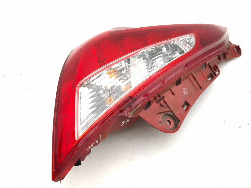 Rear/tail lights – left