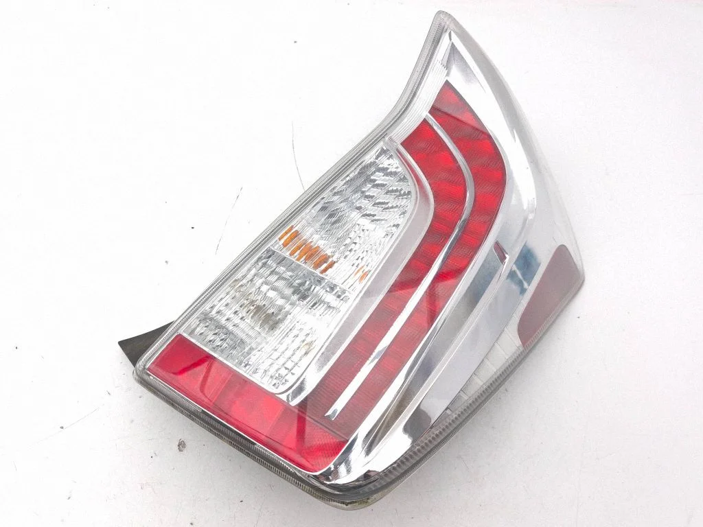 Rear/tail lights – right