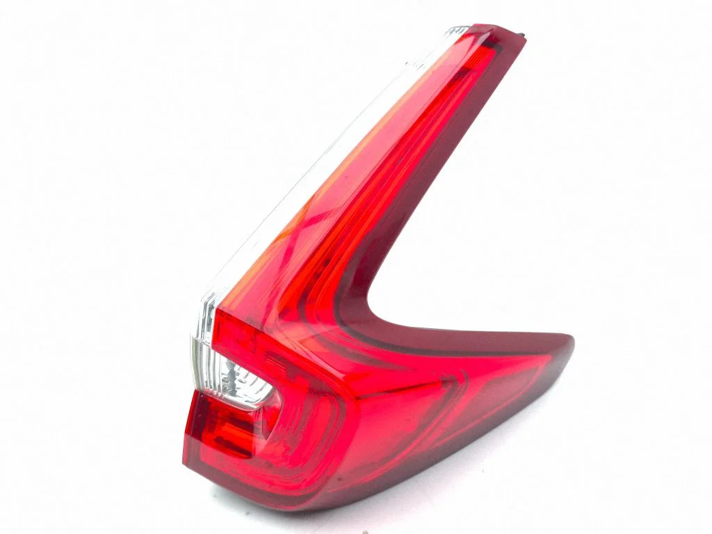 Rear/tail lights – right