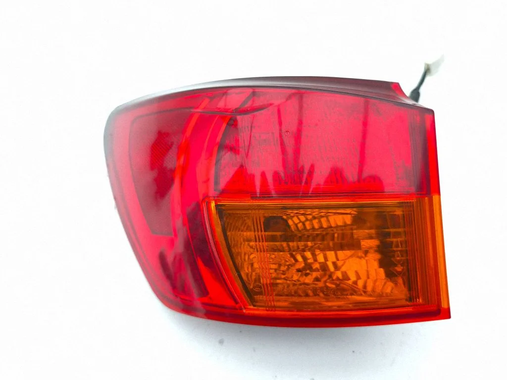 Rear/tail lights – left