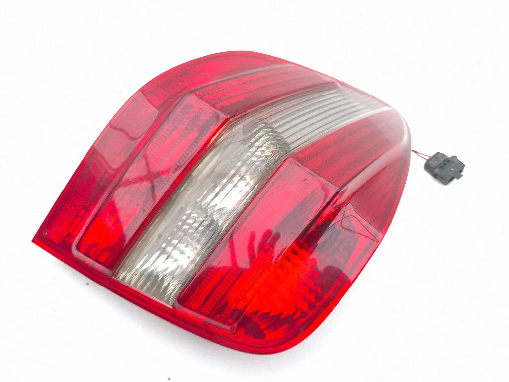 Rear/tail lights – left