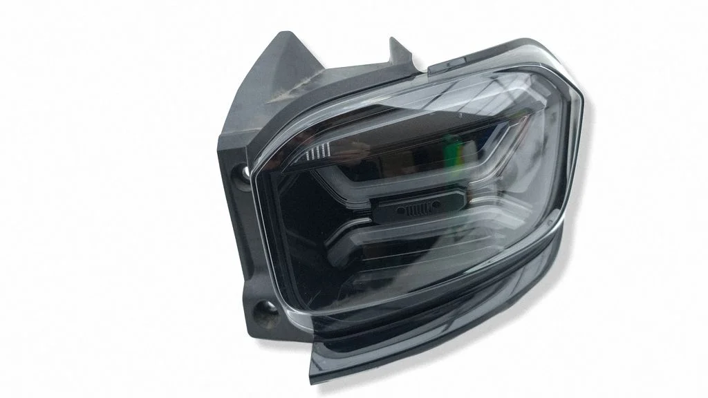 Lampa tylna w błotniku L808151