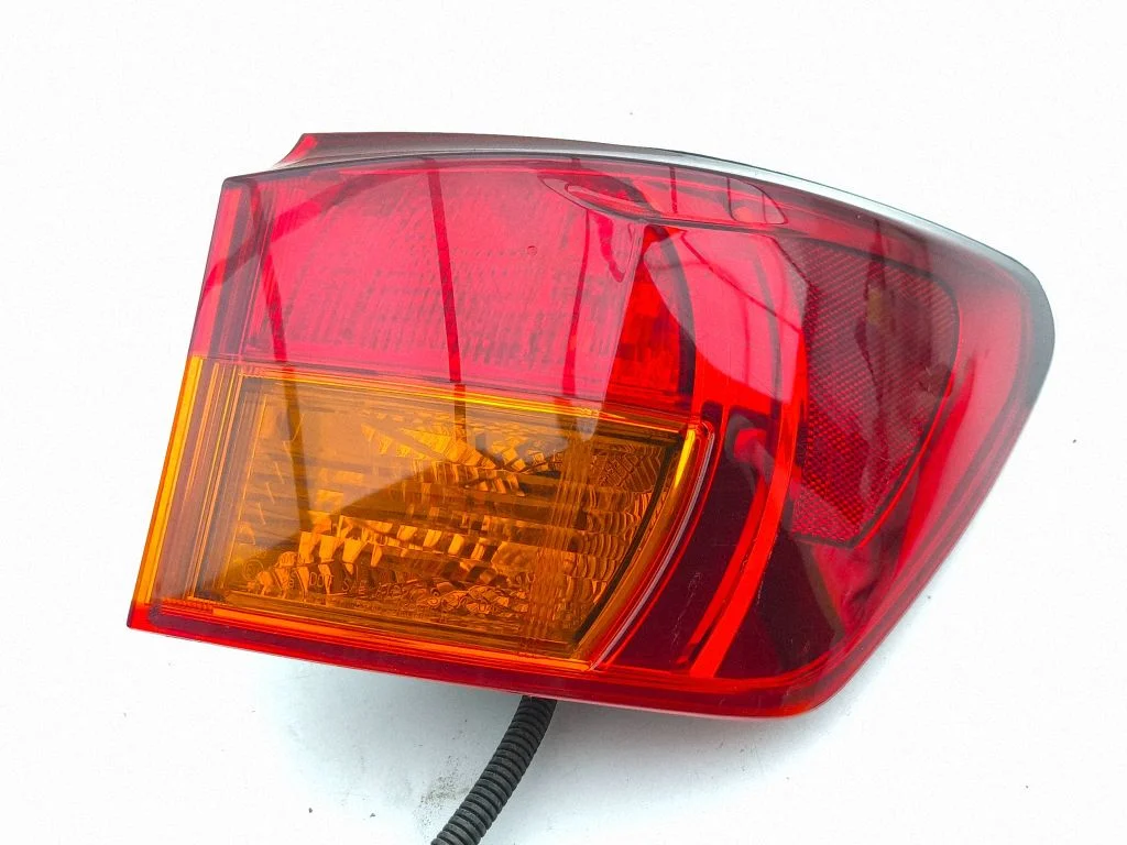 Rear/tail lights – right