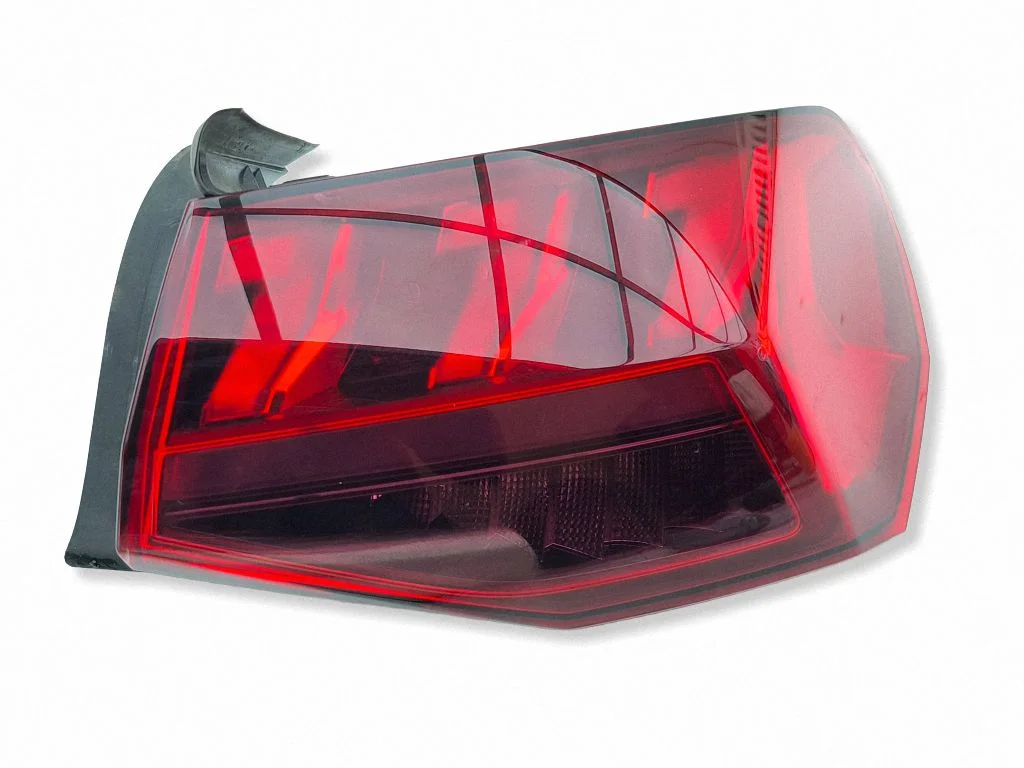 Rear/tail lights 8X0945208